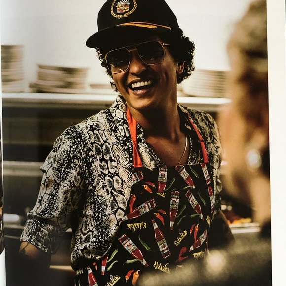 Bruno Mars 24K Magic World Tour Book - Picture 3 of 7